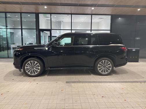 2025 INFINITI QX80 Luxe