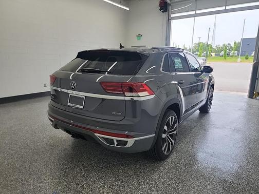 2022 Volkswagen Atlas Cross Sport 3.6L V6 SEL Premium R-Line
