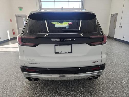 2024 GMC Acadia Denali