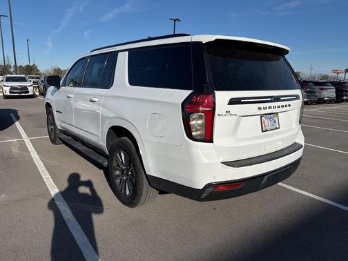 Summit White 2021 Chevrolet Suburban Z71