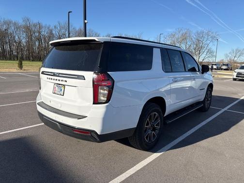 Summit White 2021 Chevrolet Suburban Z71