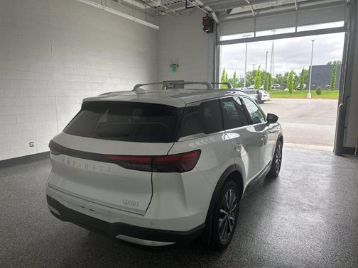 Radiant White 2027 INFINITI QX60 Luxe