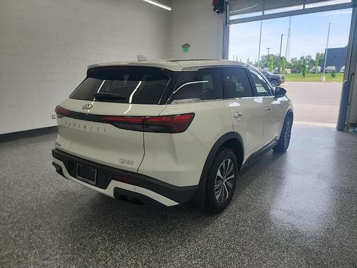 2025 INFINITI QX60 Pure