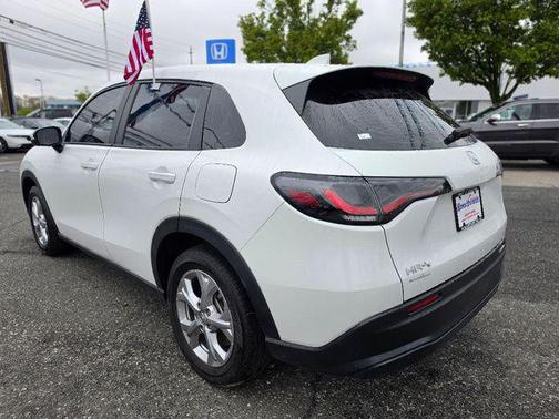 Platinum White Pearl 2024 Honda HR-V LX