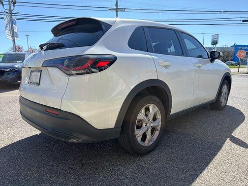 Platinum White Pearl 2024 Honda HR-V LX