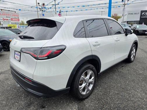Platinum White Pearl 2024 Honda HR-V LX