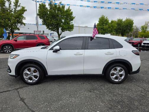 Platinum White Pearl 2024 Honda HR-V LX