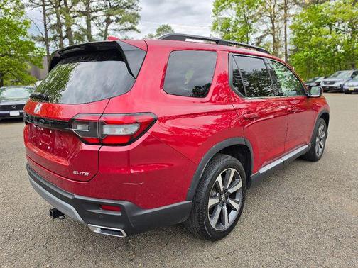 Radiant Red Metallic II 2023 Honda Pilot AWD Elite