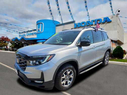 Lunar Silver Metallic 2023 Honda Passport AWD TrailSport