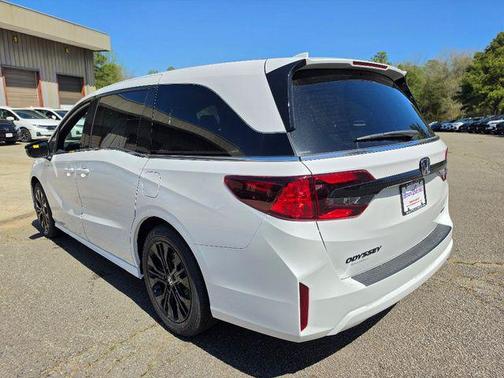 Platinum White Pearl 2026 Honda Odyssey Sport-L