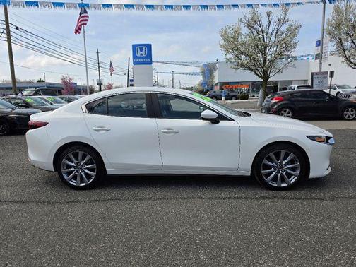 Snowflake White Pearl Mica 2023 Mazda Mazda3 FWD w/Preferred Package