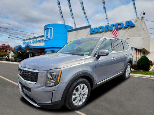 Everlasting Silver 2022 Kia Telluride LX