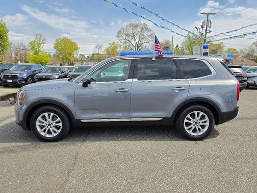 Everlasting Silver 2022 Kia Telluride LX
