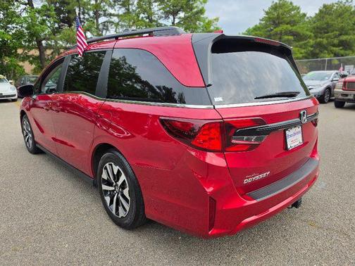 Radiant Red Metallic II 2025 Honda Odyssey EX-L