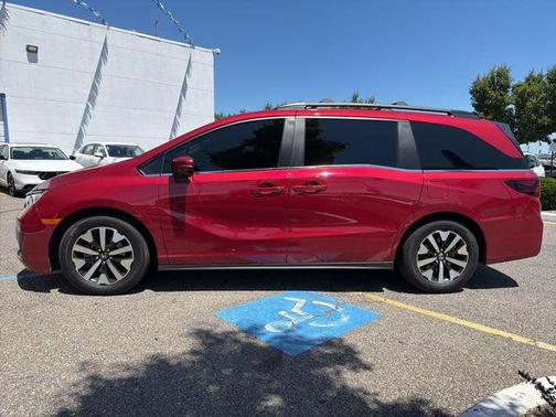 Radiant Red Metallic II 2025 Honda Odyssey EX-L