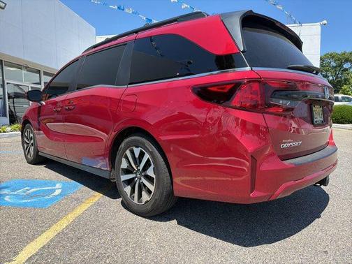 Radiant Red Metallic II 2025 Honda Odyssey EX-L