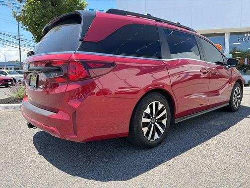 Radiant Red Metallic II 2025 Honda Odyssey EX-L