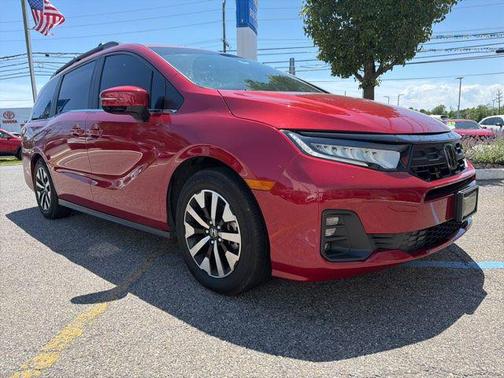 Radiant Red Metallic II 2025 Honda Odyssey EX-L