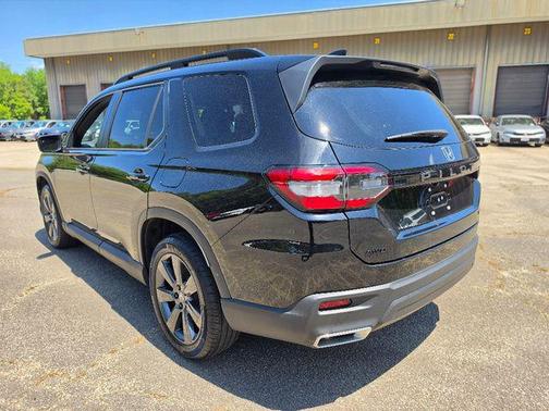 Crystal Black Pearl 2025 Honda Pilot Sport