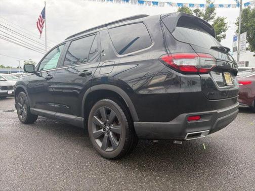 Crystal Black Pearl 2025 Honda Pilot Sport