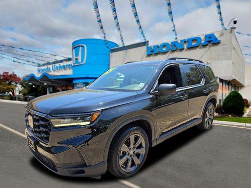 Crystal Black Pearl 2025 Honda Pilot Sport