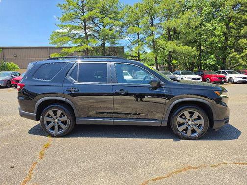 Crystal Black Pearl 2025 Honda Pilot Sport
