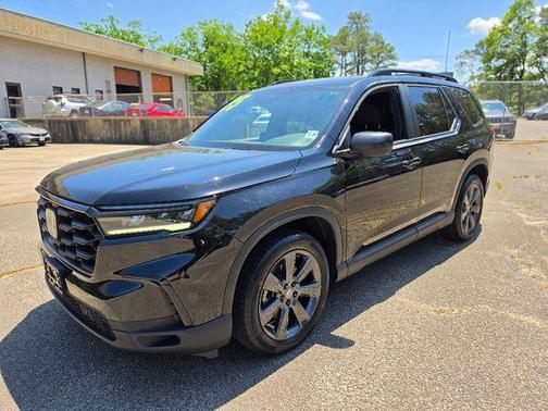 Crystal Black Pearl 2025 Honda Pilot Sport