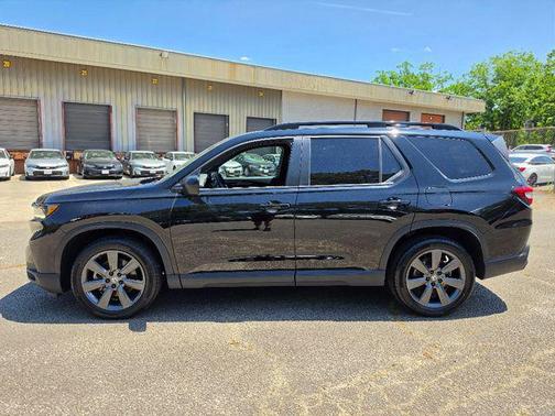 Crystal Black Pearl 2025 Honda Pilot Sport