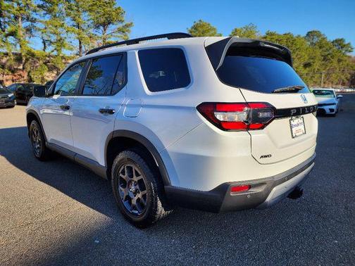 Platinum White Pearl 2023 Honda Pilot AWD TrailSport