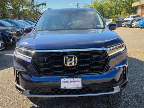 2025 Honda Pilot Touring 8-Passenger