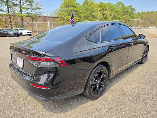 Crystal Black Pearl 2025 Honda Accord SE