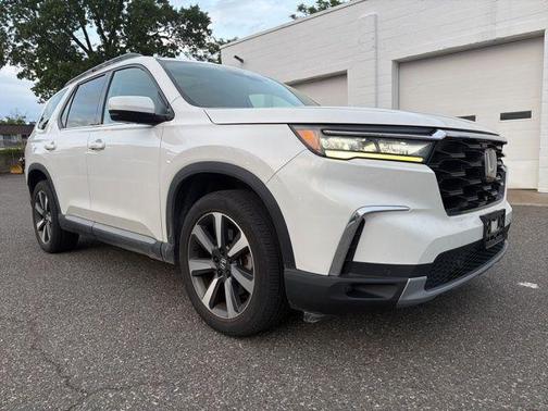 Platinum White Pearl 2024 Honda Pilot Touring 8-Passenger