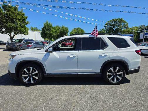 Platinum White Pearl 2024 Honda Pilot Touring 8-Passenger