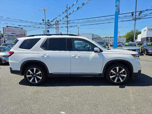 Platinum White Pearl 2024 Honda Pilot Touring 8-Passenger