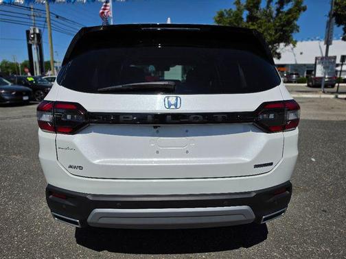 Platinum White Pearl 2024 Honda Pilot Touring 8-Passenger