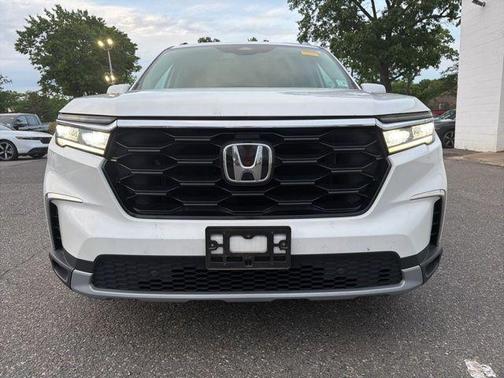 Platinum White Pearl 2024 Honda Pilot Touring 8-Passenger