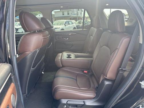 Crystal Black Pearl 2025 Honda Pilot Elite