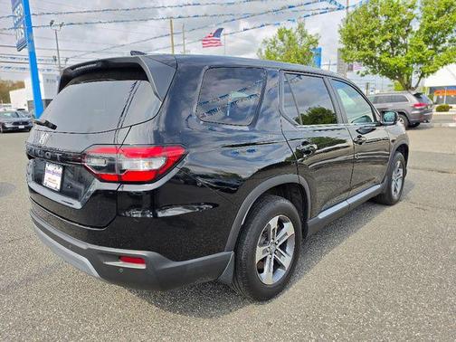 Crystal Black Pearl 2023 Honda Pilot AWD EX-L 8 Passenger