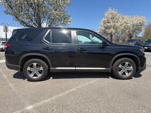 Crystal Black Pearl 2023 Honda Pilot AWD EX-L 8 Passenger