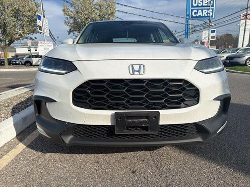 Platinum White Pearl 2024 Honda HR-V LX