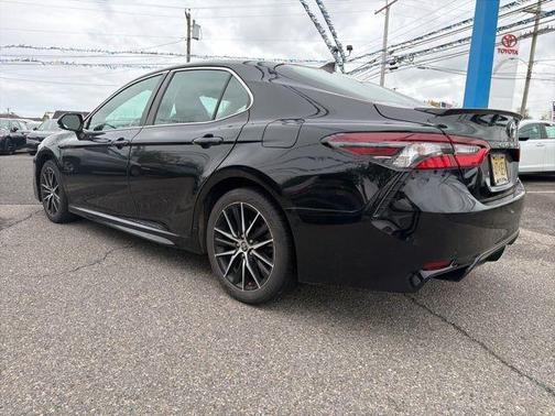 Midnight Black Metallic 2021 Toyota Camry SE