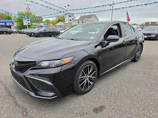 Midnight Black Metallic 2021 Toyota Camry SE