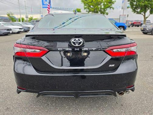 Midnight Black Metallic 2021 Toyota Camry SE