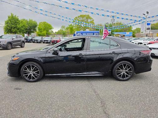 Midnight Black Metallic 2021 Toyota Camry SE