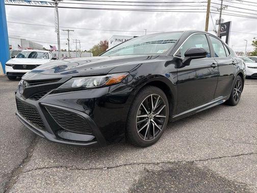 Midnight Black Metallic 2021 Toyota Camry SE