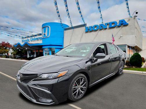 Midnight Black Metallic 2021 Toyota Camry SE