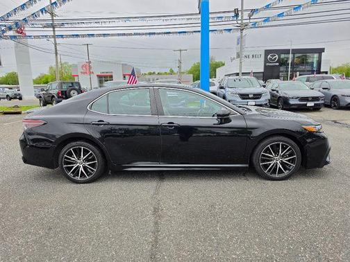 Midnight Black Metallic 2021 Toyota Camry SE