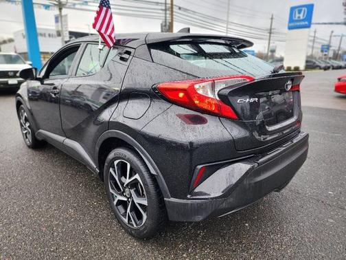 2022 Toyota C-HR XLE