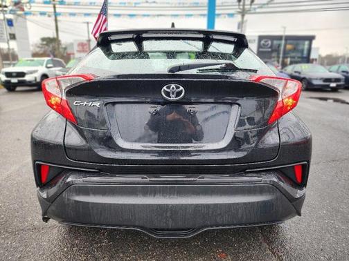 2022 Toyota C-HR XLE