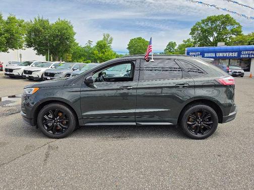 Forged Green Metallic 2022 Ford Edge SE